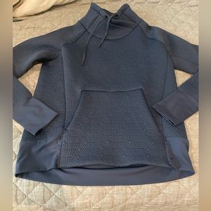 Athleta quilted mock neck sweatshirt with front pockets